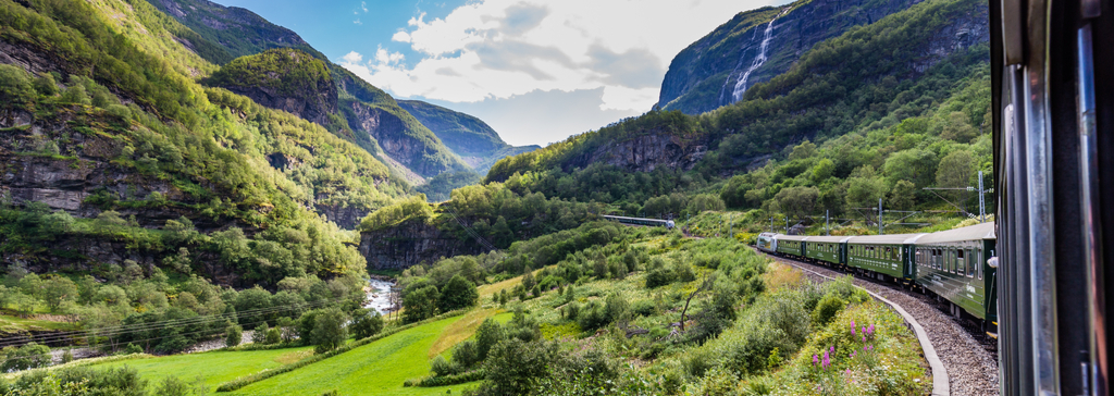 Toeristische Flåmsbana trein in Noorwegen Interrail eu