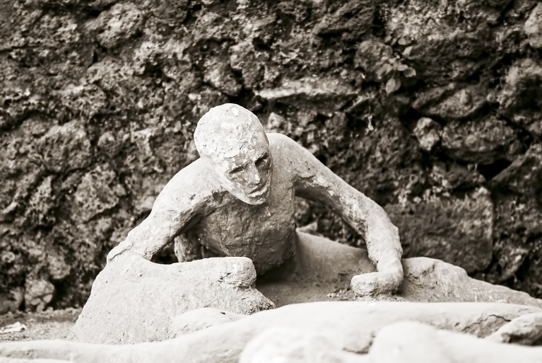 pompeii italy dark tourism