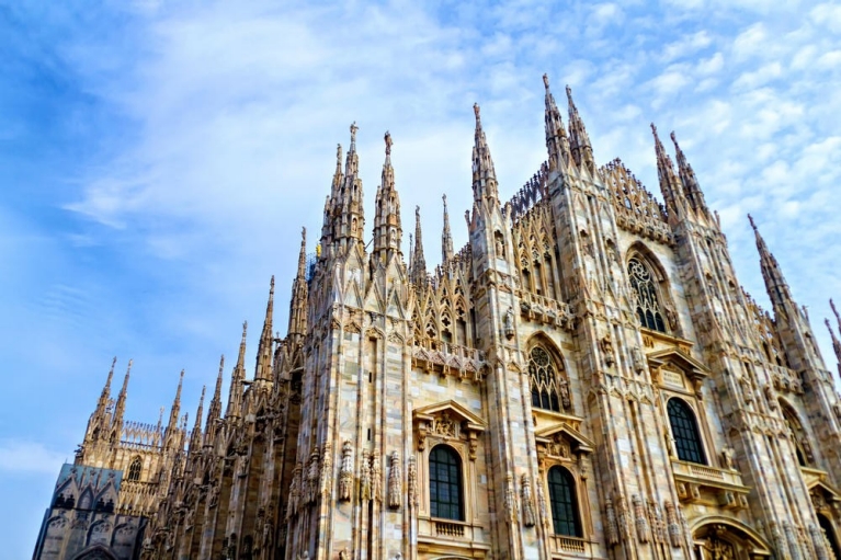 La façade et les flèches de la cathédrale de Milan