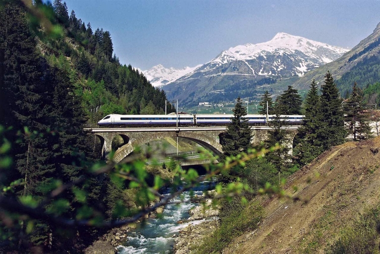 switzerland-train-guide-how-to-use-the-swiss-rail-network-guide-to