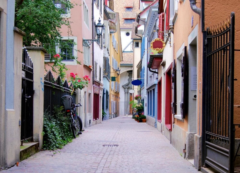 Olvídate del tiempo paseando por las encantadoras calles del casco antiguo de Zúrich