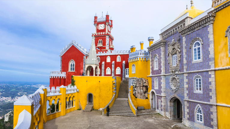 Das farbenfrohe Schloss Pena in Sintra, Portugal