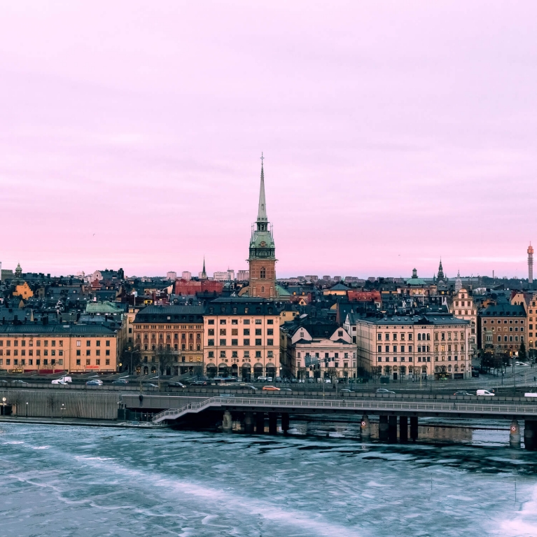 A pink sunset with the skyline of Stockholm